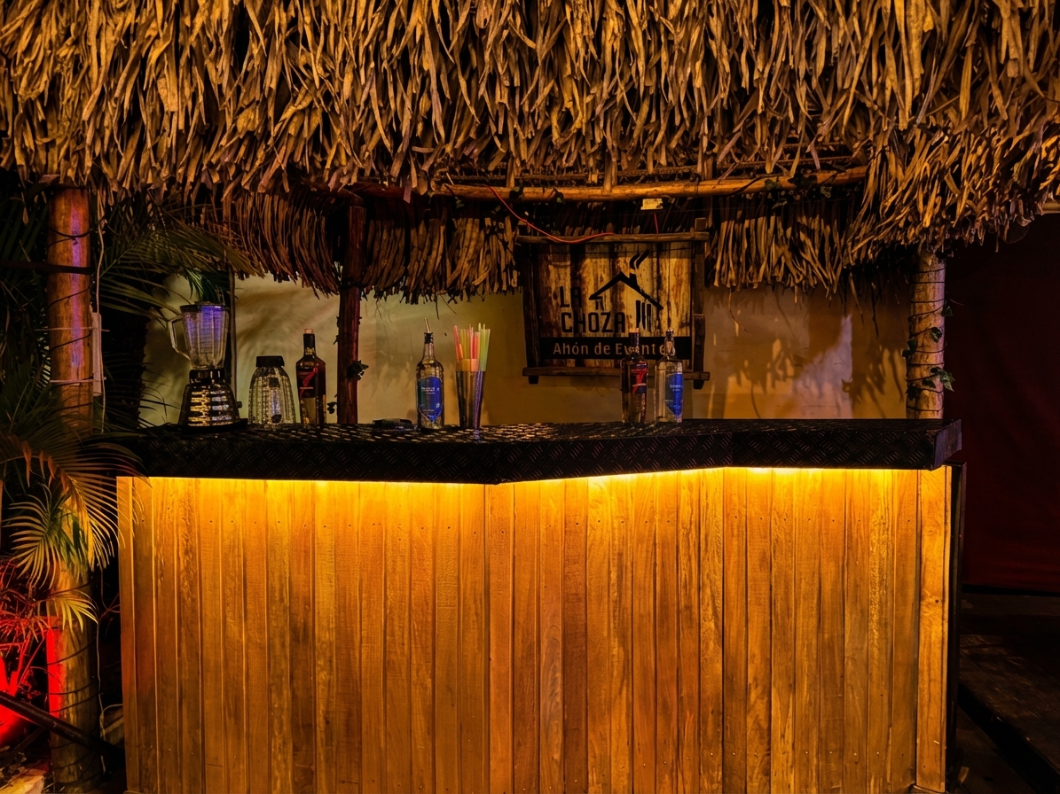 Barra de bambú iluminada en dorado — La Choza